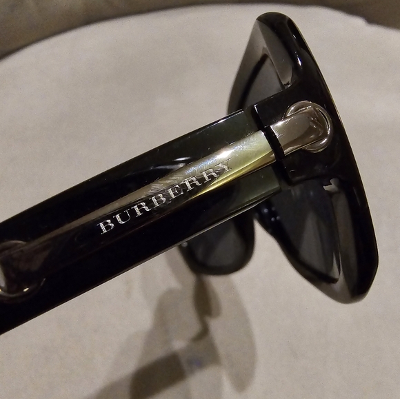 Burberry Authentic black sunshades - Picture 7 of 11